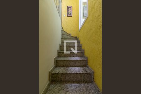 Escada de casa à venda com 3 quartos, 220m² em Vila Regina, São Paulo