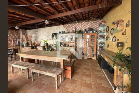 Casa à venda com 4 quartos, 360m² em Milionários, Belo Horizonte