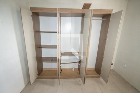 Quarto 2 de apartamento para alugar com 2 quartos, 36m² em Farrapos, Porto Alegre