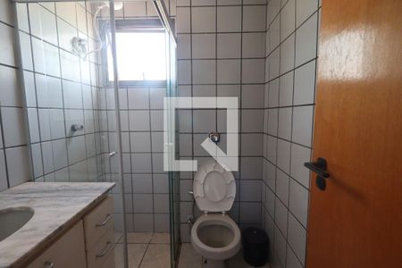 Banheiro da Suíte de apartamento para alugar com 1 quarto, 46m² em J. Santana, Ribeirão Preto