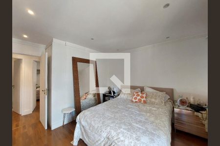 Suíte de casa de condomínio à venda com 3 quartos, 130m² em Vila Sofia, São Paulo