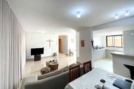 Sala de apartamento à venda com 3 quartos, 107m² em Funcionários, Belo Horizonte