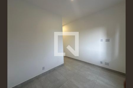 Quarto de apartamento para alugar com 2 quartos, 60m² em Outeiro de São Fernando, Barueri
