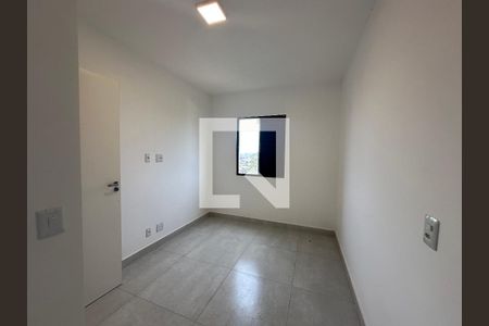 Quarto 2 de apartamento para alugar com 2 quartos, 57m² em Outeiro de São Fernando, Barueri