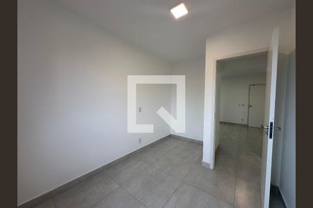 Quarto 2 de apartamento para alugar com 2 quartos, 57m² em Outeiro de São Fernando, Barueri