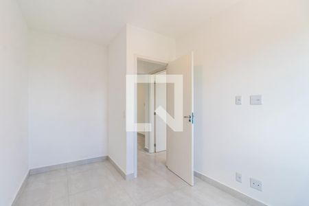 Quarto 2 de apartamento para alugar com 2 quartos, 57m² em Outeiro de São Fernando, Barueri