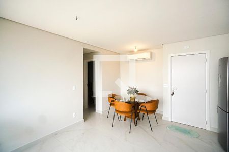 Sala e cozinha de apartamento à venda com 2 quartos, 55m² em Chácara Seis de Outubro, São Paulo