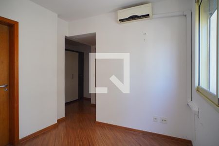 Quarto suíte  de apartamento para alugar com 2 quartos, 104m² em Higienópolis, Porto Alegre
