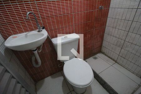 Banheiro de kitnet/studio para alugar com 1 quarto, 28m² em Recreio, Rio de Janeiro