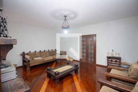 Sala de TV de casa para alugar com 4 quartos, 260m² em Nacional, Contagem