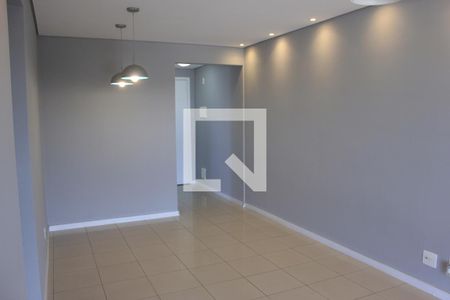 Sala de apartamento para alugar com 3 quartos, 75m² em Vila Augusta, Guarulhos
