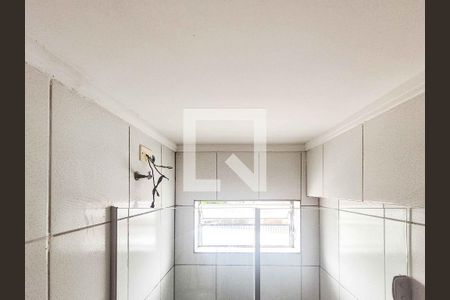 Banheiro Social de kitnet/studio para alugar com 1 quarto, 35m² em Vila Dalva, São Paulo