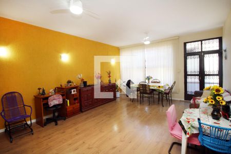 Sala de casa para alugar com 4 quartos, 251m² em Irajá, Rio de Janeiro