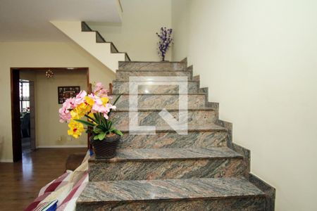 Sala - Escada de casa para alugar com 4 quartos, 251m² em Irajá, Rio de Janeiro