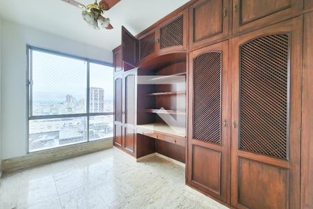 Quarto 1 de apartamento para alugar com 4 quartos, 140m² em Laranjeiras, Rio de Janeiro