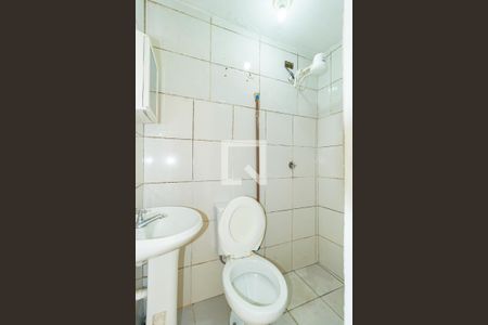 Banheiro de kitnet/studio para alugar com 1 quarto, 27m² em Vila Prudente, São Paulo