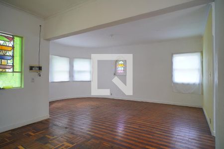 Sala  de casa à venda com 4 quartos, 300m² em Chácara das Pedras, Porto Alegre