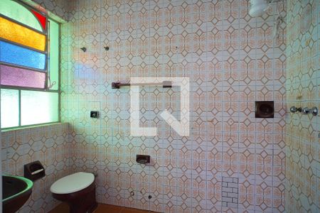 Banheiro suíte  de casa à venda com 4 quartos, 300m² em Chácara das Pedras, Porto Alegre