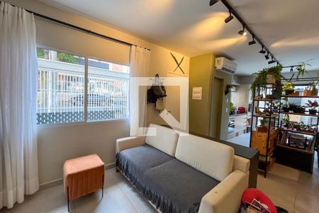 Sala de casa à venda com 3 quartos, 120m² em Vila Gumercindo, São Paulo