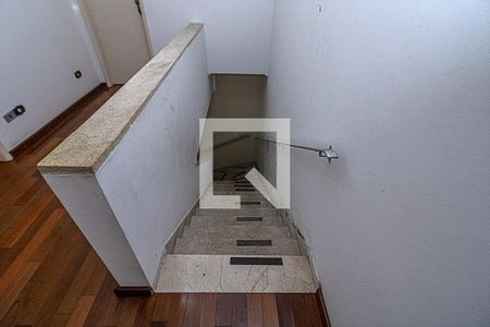 acesso para os pisos_2 de casa à venda com 4 quartos, 180m² em Cambuci, São Paulo