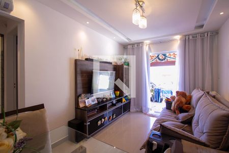 Sala de casa de condomínio para alugar com 2 quartos, 78m² em Maria Paula, São Gonçalo