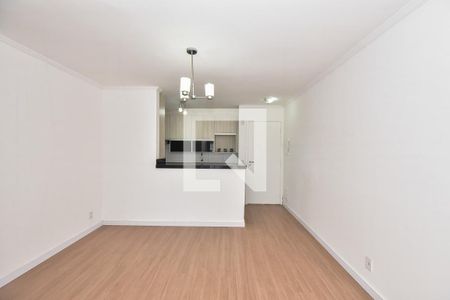Sala de apartamento para alugar com 3 quartos, 70m² em Vila Suzana, São Paulo