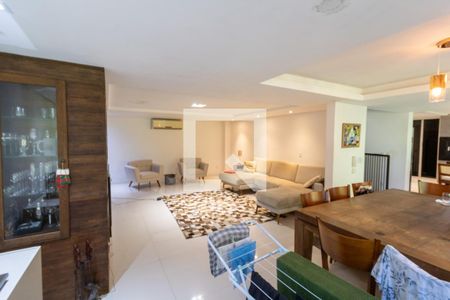 Sala de casa de condomínio à venda com 3 quartos, 297m² em Pedra Redonda, Porto Alegre