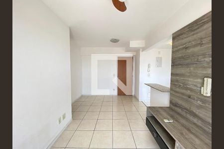 Sala de apartamento para alugar com 2 quartos, 65m² em Del Castilho, Rio de Janeiro