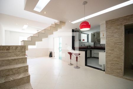 Sala de casa para alugar com 2 quartos, 85m² em Taquara, Rio de Janeiro