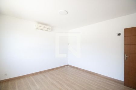 Quarto 1 de casa para alugar com 2 quartos, 85m² em Taquara, Rio de Janeiro