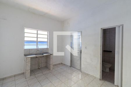 Cozinha de casa de condomínio para alugar com 1 quarto, 38m² em Vila Carmosina, São Paulo