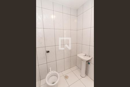 Banheiro de casa para alugar com 1 quarto, 55m² em Vila Paulistana, São Paulo