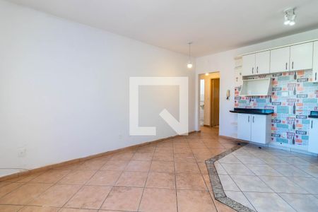 Sala de casa de condomínio para alugar com 2 quartos, 70m² em Chora Menino, São Paulo