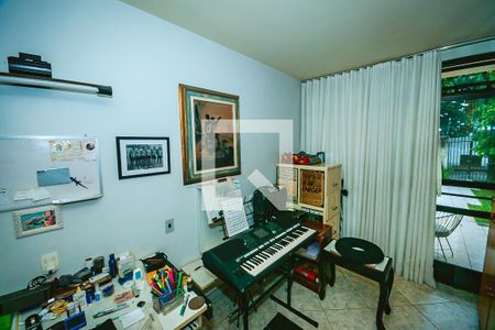 Casa à venda com 6 quartos, 420m² em São José, Belo Horizonte