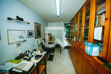 Casa à venda com 6 quartos, 420m² em São José, Belo Horizonte