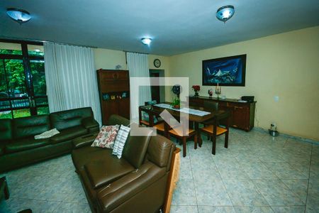 Casa à venda com 6 quartos, 420m² em São José, Belo Horizonte