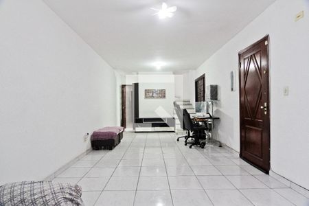 Casa para alugar com 3 quartos, 120m² em Vila Serralheiro, São Paulo