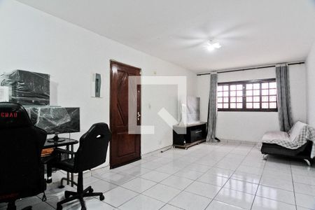 Casa para alugar com 3 quartos, 120m² em Vila Serralheiro, São Paulo