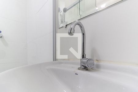 Banheiro de apartamento para alugar com 1 quarto, 26m² em República, São Paulo