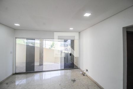 Sala de casa para alugar com 2 quartos, 90m² em Parque Santa Amelia, Belford Roxo