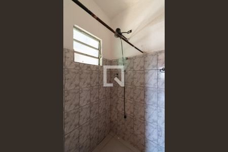 Banheiro de casa para alugar com 1 quarto, 30m² em Jardim Robru, São Paulo