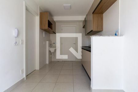 Sala, Cozinha e área de serviço de kitnet/studio para alugar com 1 quarto, 36m² em Vila Ré, São Paulo