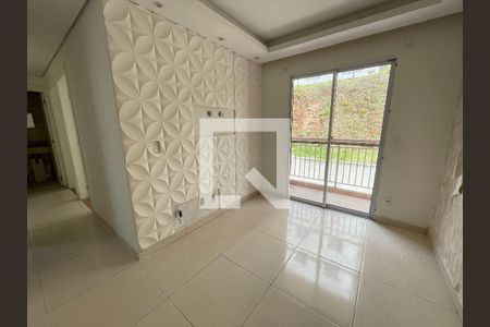 Sala de apartamento para alugar com 2 quartos, 48m² em Lajeado, Cotia