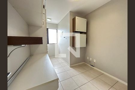 Quarto 2 de apartamento para alugar com 3 quartos, 95m² em Kobrasol, São José
