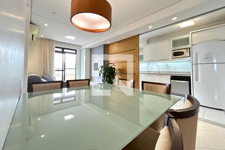 Sala de apartamento para alugar com 3 quartos, 95m² em Kobrasol, São José