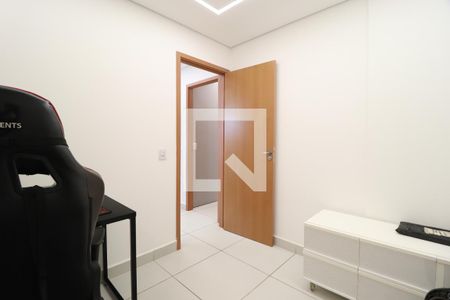 Quarto 1 de apartamento para alugar com 2 quartos, 51m² em Laranjeiras, Uberlândia