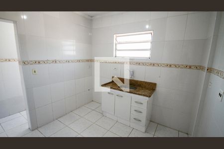 Cozinha de apartamento para alugar com 1 quarto, 50m² em Tupi, Praia Grande