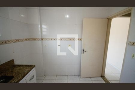 Cozinha de apartamento para alugar com 1 quarto, 50m² em Tupi, Praia Grande