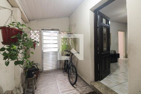 Entrada  de casa à venda com 5 quartos, 270m² em Vila Moreira, São Paulo