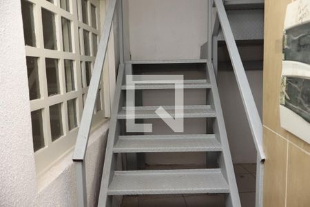 Escada de casa para alugar com 4 quartos, 192m² em Itapuã, Salvador